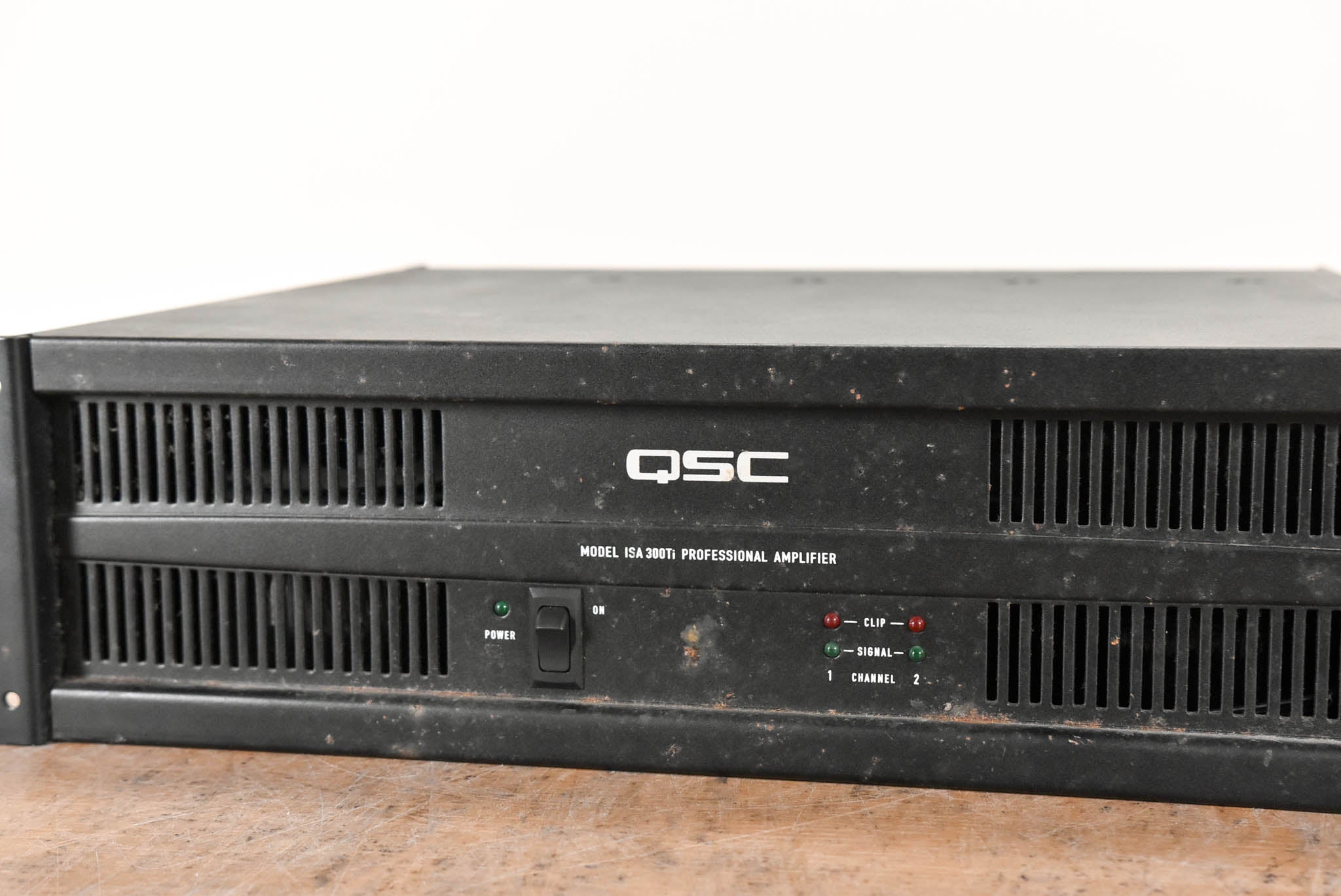 QSC ISA300Ti High - Performance Two - Channel Power Amplifier