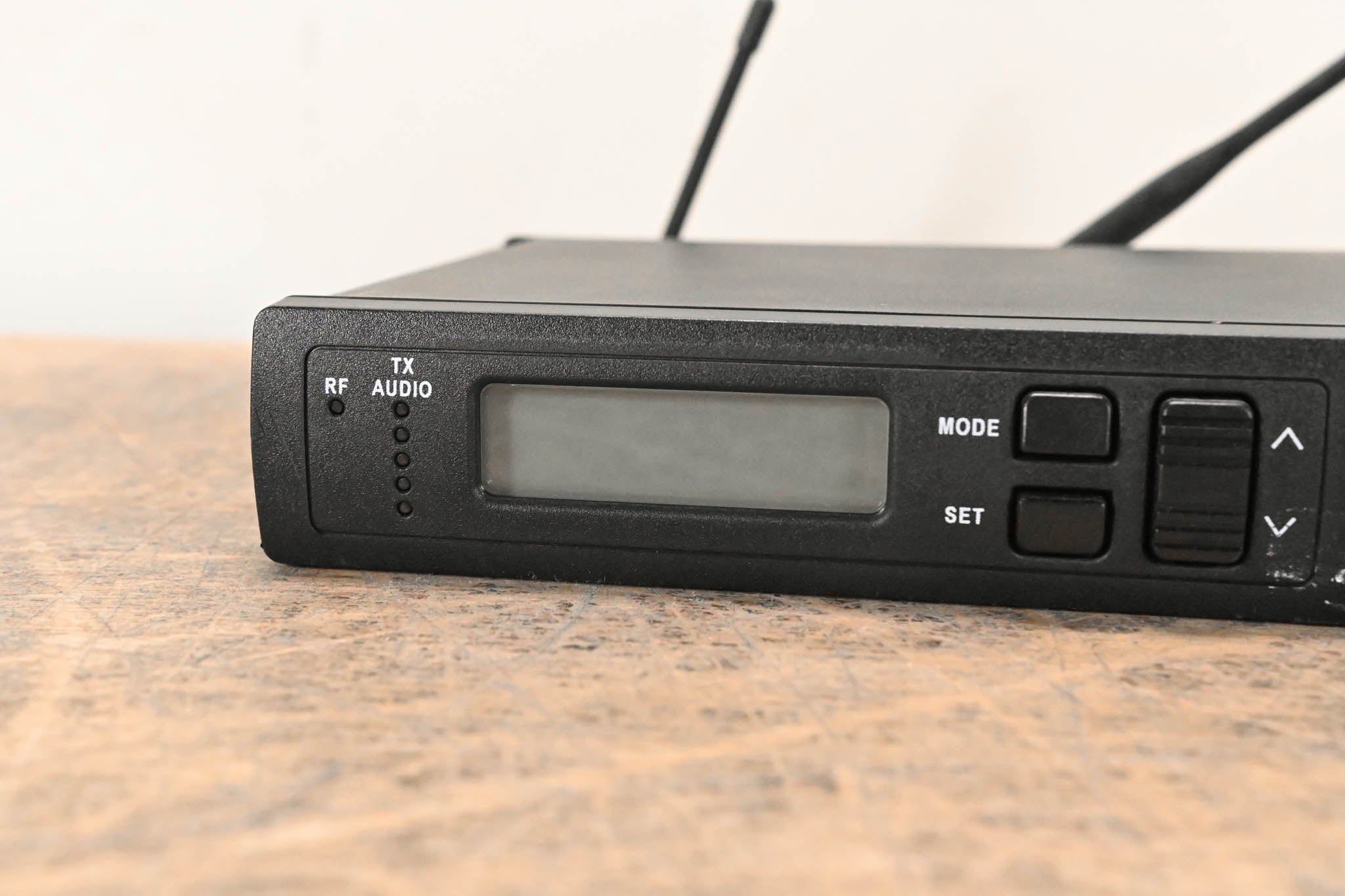 Shure ULXS24/58 J1 Band Handheld Wireless System (Without Power Supply)